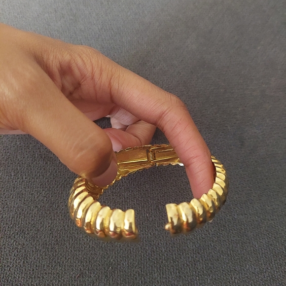 Vintage Gold Plated Clip On Bracelet - Picture 3 of 4
